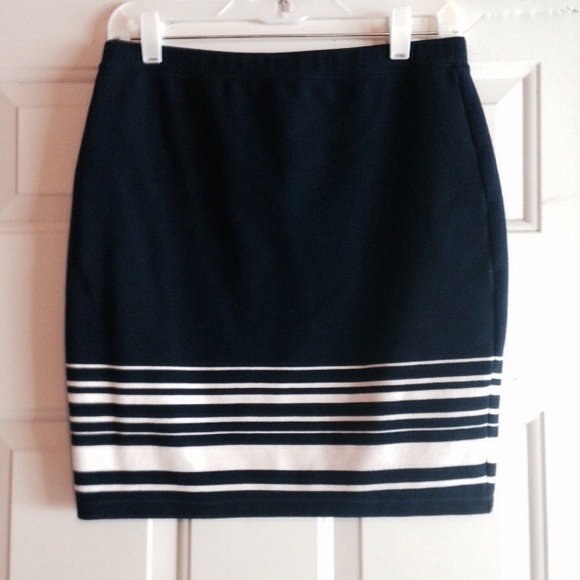 Max Studio Dresses & Skirts - 3/$20 Max Studio mini skirt navy blue